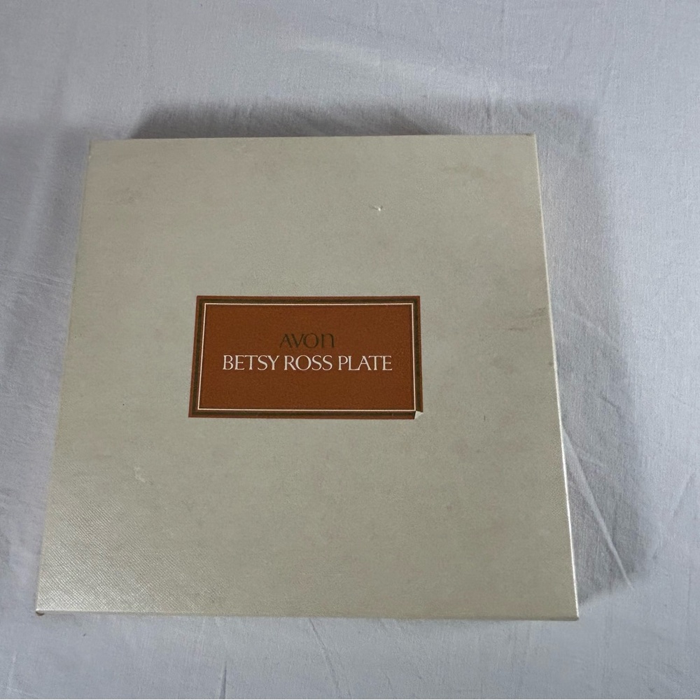 Avon Betsy Ross Collectible Plate in Cream Box